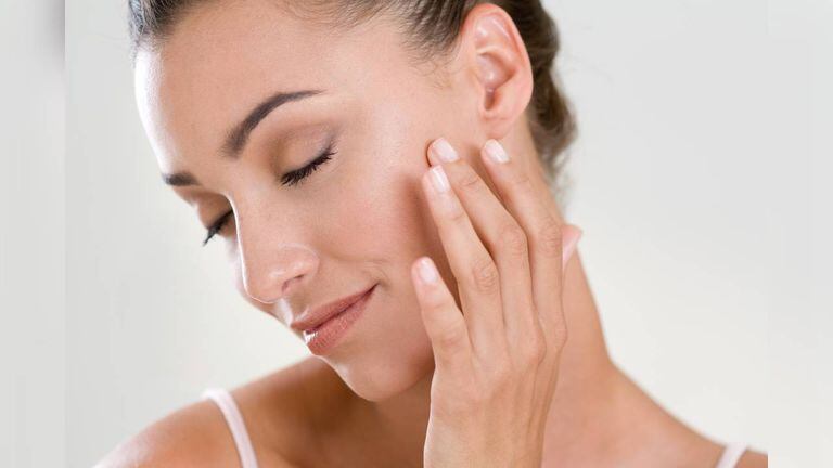 La disminución de ácido hialurónico en el organismo afecta a la piel. Foto: Getty images.