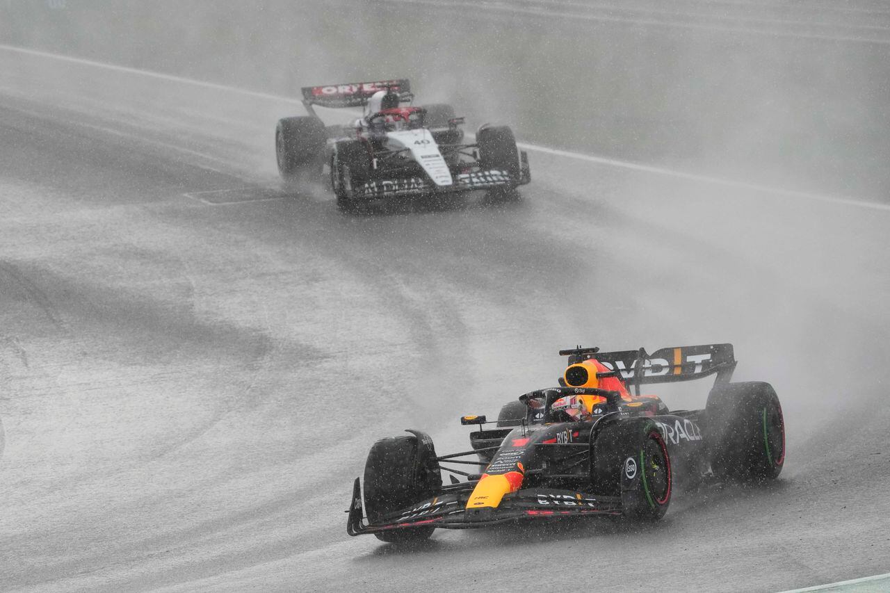 El GP de Países Bajos se corrió bajo la lluvia.