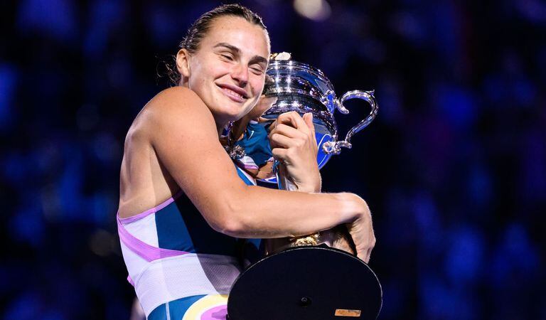 Aryna Sabalenka abraza su primer título de Grand Slam