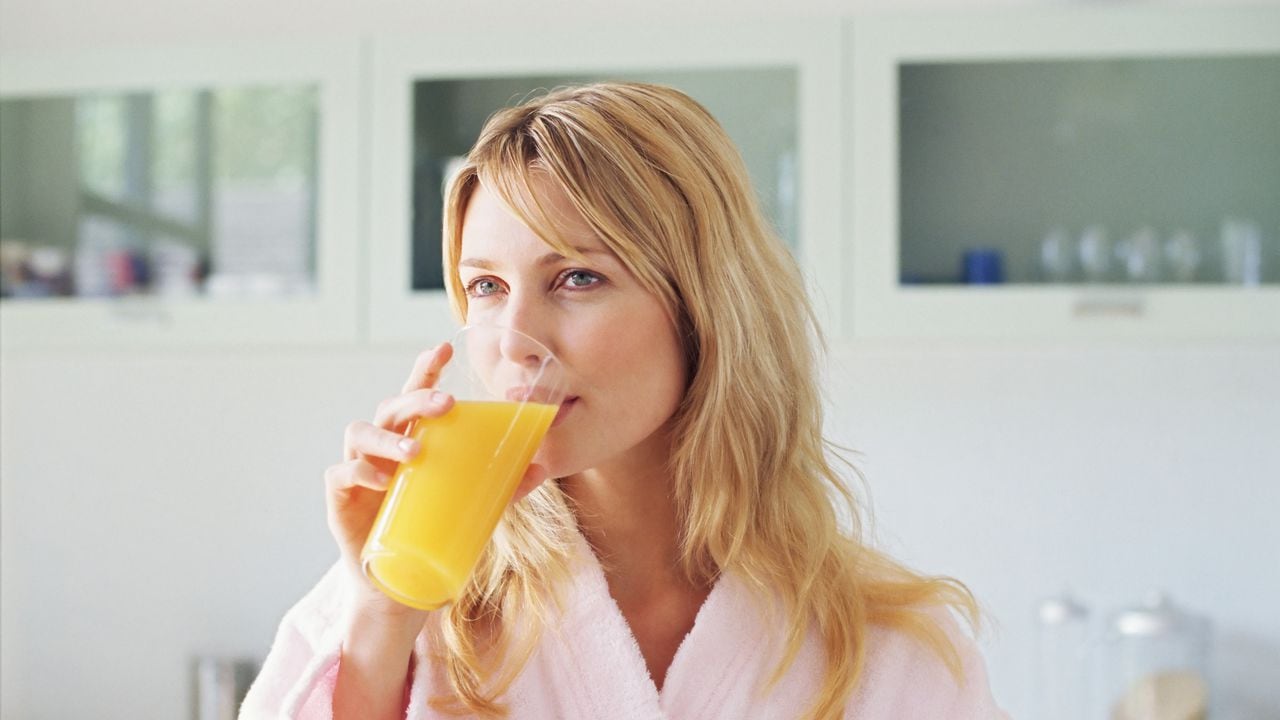 La naranja es una fruta fuente de micronutrientes.