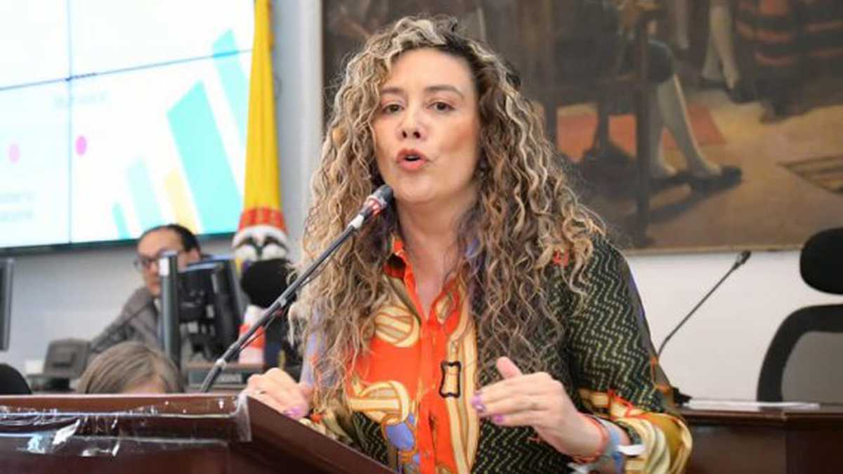 La concejal Lucía Bastidas cuestionó que la Secretaría de Hacienda siga sin dar una solución definitiva para el pago de impuestos en Bogotá.