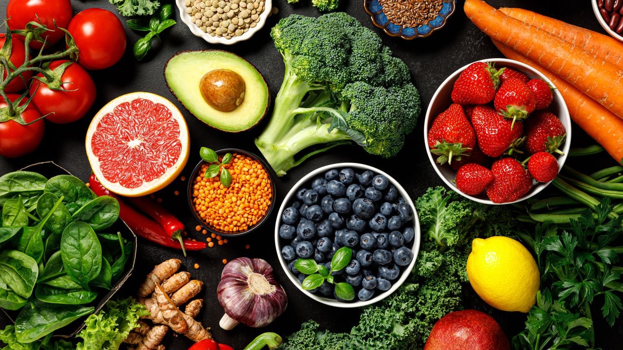 Las frutas son alimentos ricos en vitaminas y minerales.