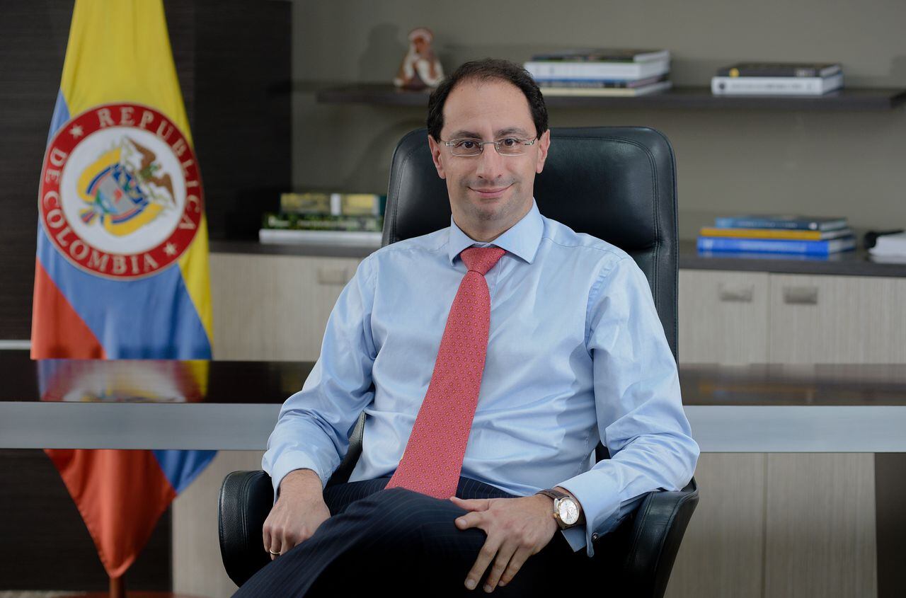 Jose Manuel Restrepo Ministro hacienda