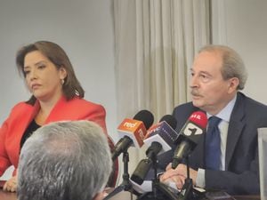 Exministros presentaron derecho de petición sobre la reforma a la salud