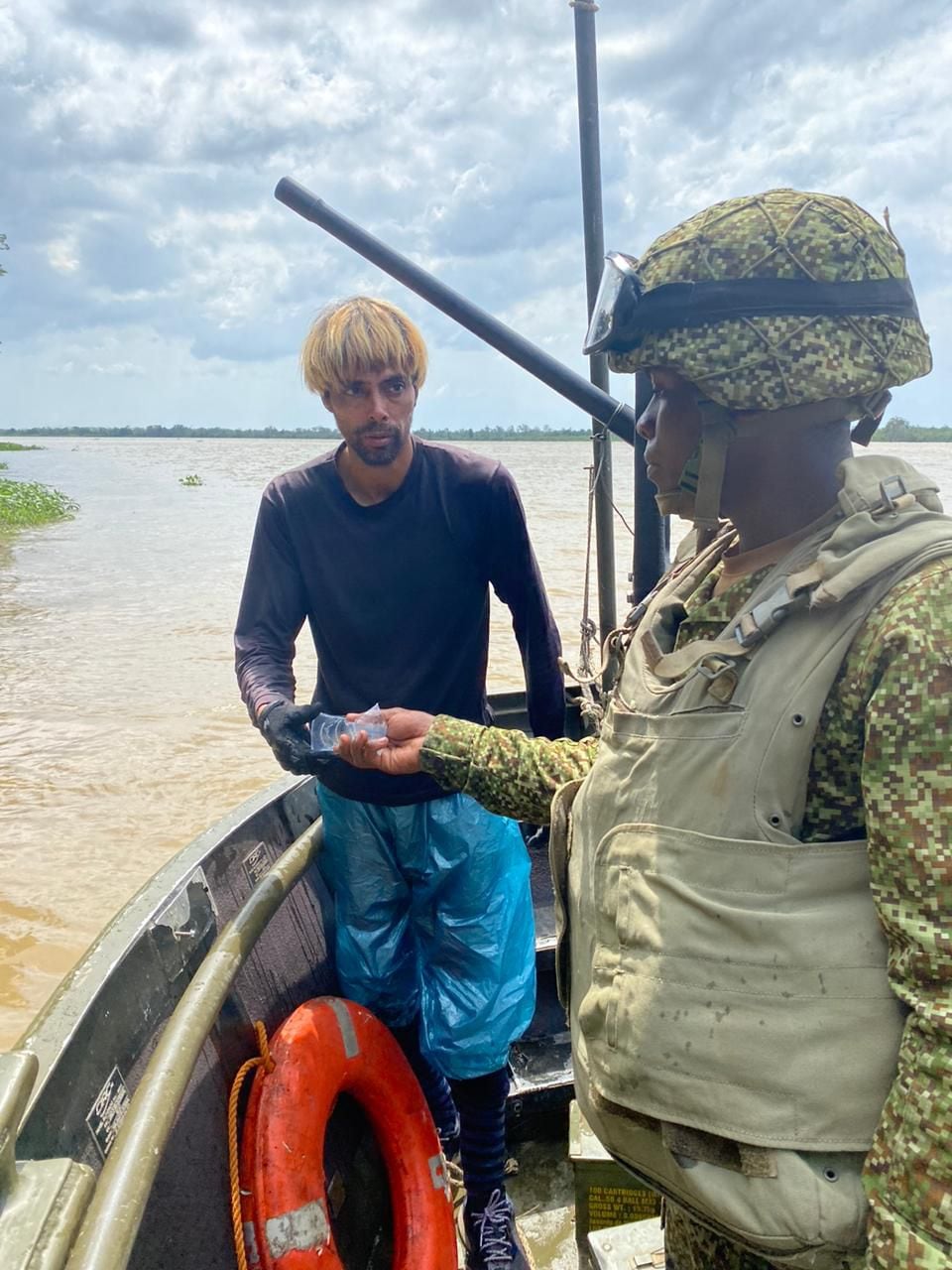 Armada rescata a argentino que estaba a la deriva en aguas del río Atrato