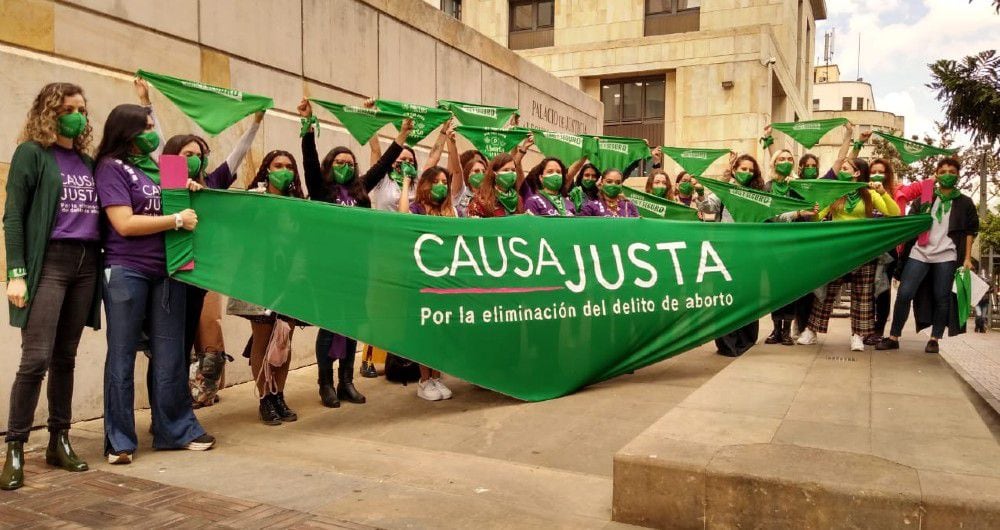 Diferentes movimientos de mujeres presentaron una demanda de inconstitucionalidad que tiene como última finalidad despenalizar totalmente el aborto en Colombia.