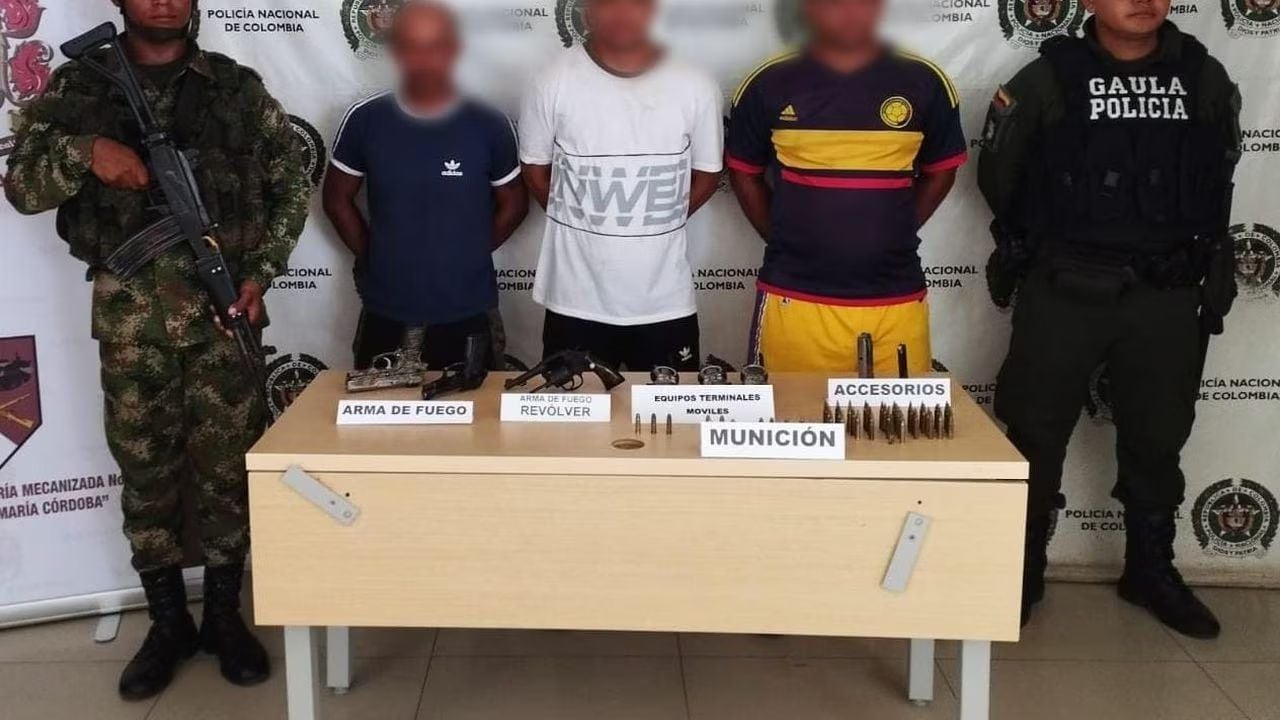 Cayeron tres presuntos miembros de las Autodefensas Gaitanistas de Colombia en Magdalena, llevaban armamento, municiones y radios de comunicación
