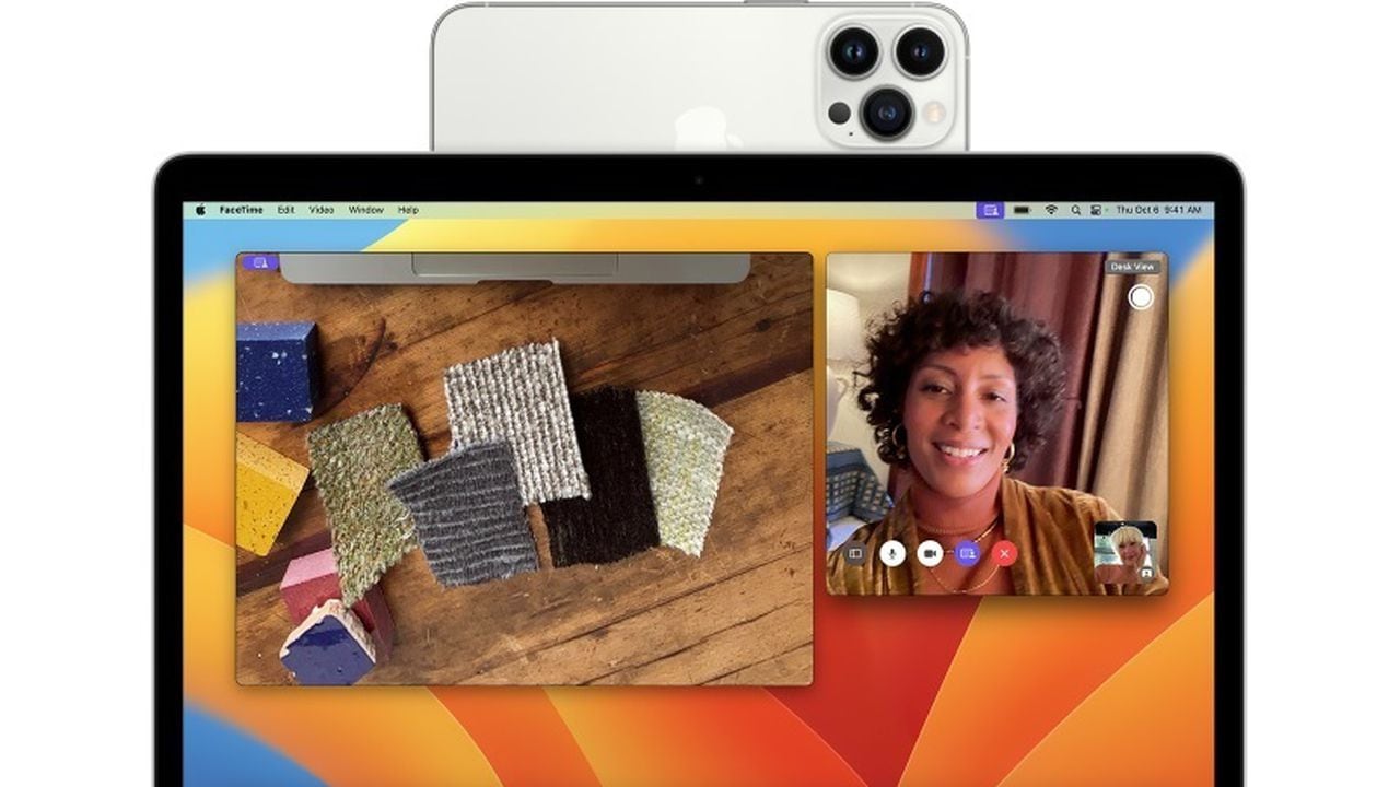 iPhone conectado a un Macbook para usarlo como webcam.