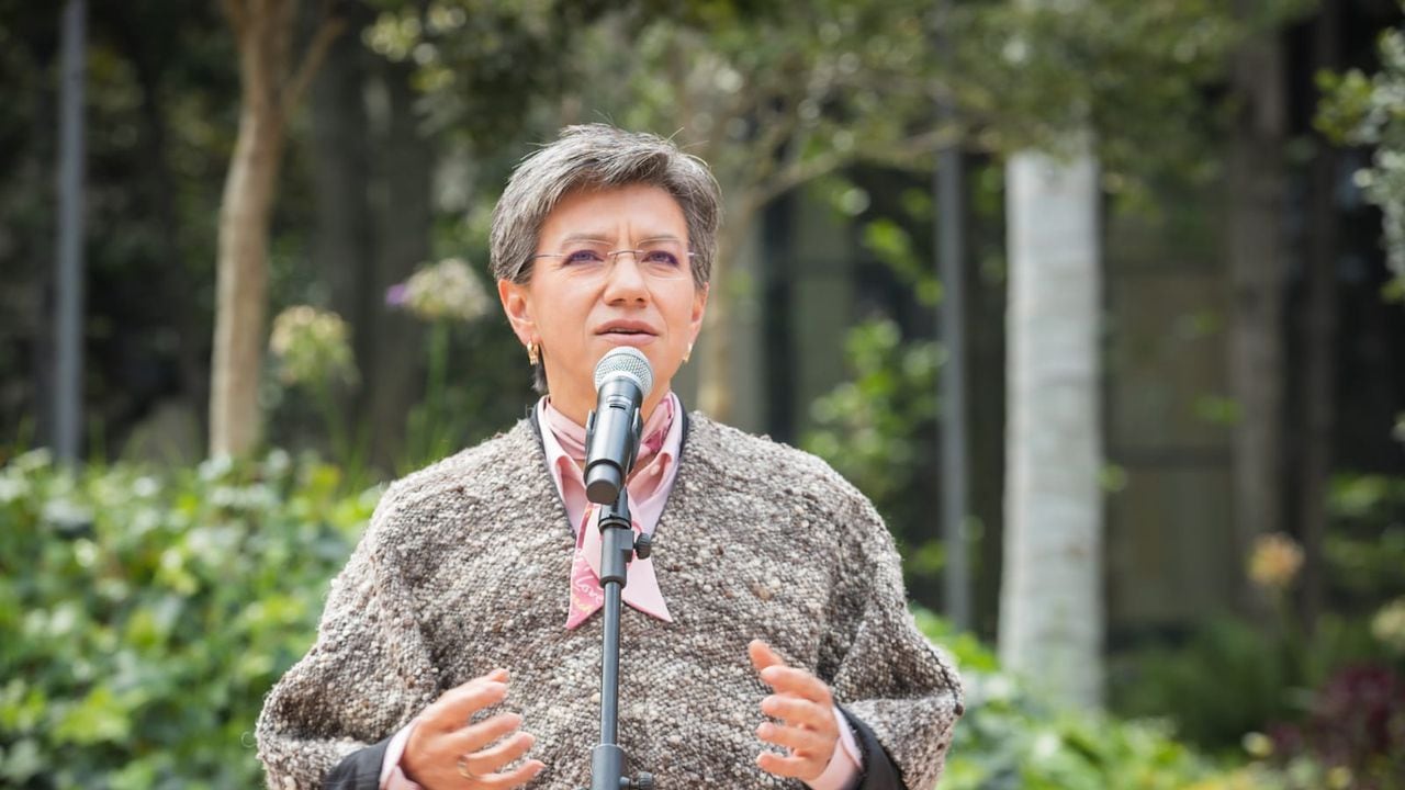 La alcaldesa Claudia López le pidió al ministro de Salud reconsiderar el uso obligatorio de tapabocas en los colegios de Bogotá.