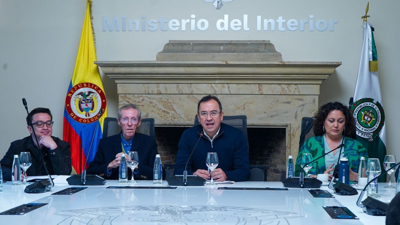 El ministro del Interior Alfonso Prada se reunió con la bancada de la Alianza Verde.