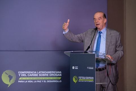 El canciller Álvaro Leyva durante su intervención en la Conferencia sobre Drogas que se realiza en Cali.