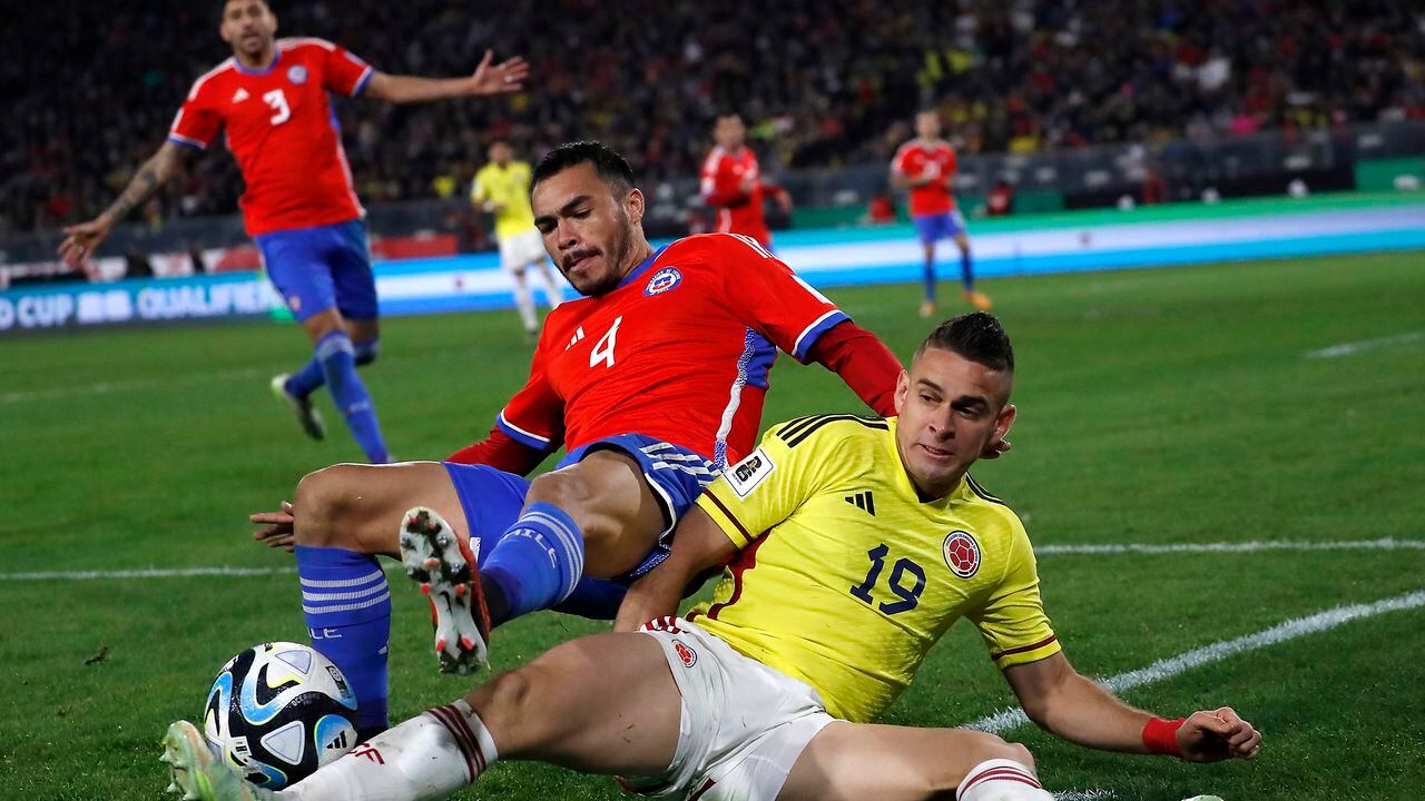Chile v Colombia - Eliminatorias