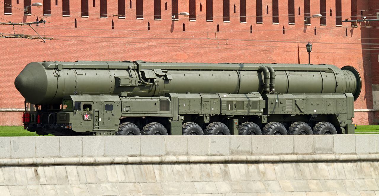 Misil nuclear ruso "Topol-M" en un desfile militar cerca del Kremlin, Moscú, Rusia
