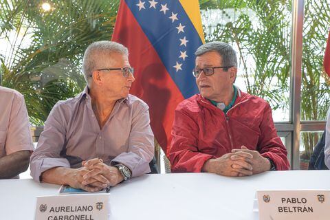 Aureliano Carbonell y Pablo Beltrán, negociadores de paz del ELN.