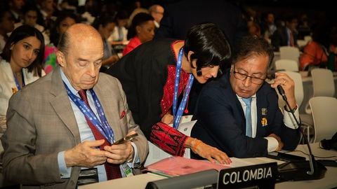 El presidente Gustavo Petro y el canciller Álvaro Leyva en la COP28.