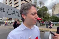Daniel Quintero participa en las marchas convocadas por el gobierno.