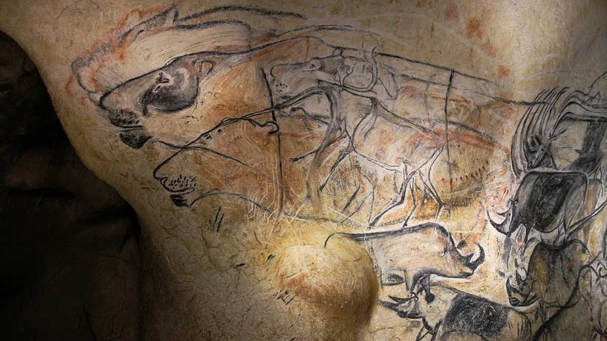 Panel de leones y rinocerontes desbocados. Cueva de Pont d'Arc (copia de la cueva de Chauvet). Wikimedia Commons / Claude Valette, CC BY-SA