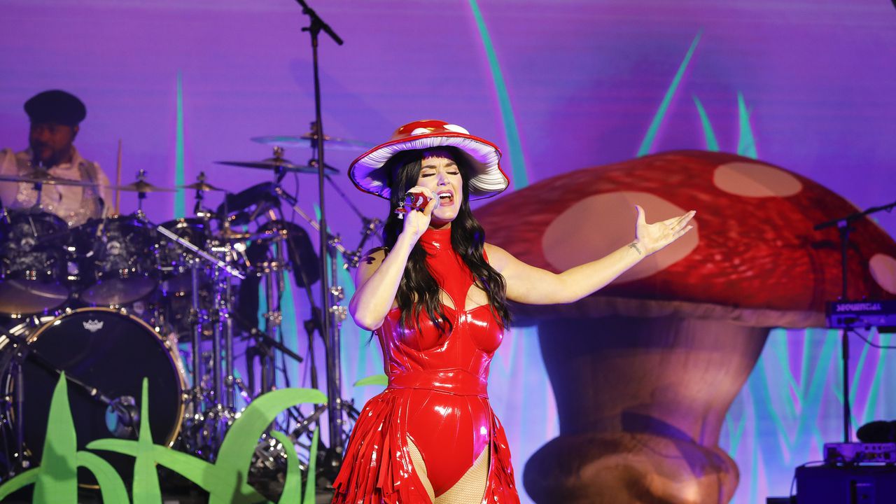 Video viral de Katy Perry por caída de su párpado