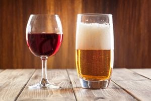 El consumo de alcohol puede traer consecuencias negativas para la salud del cerebro.