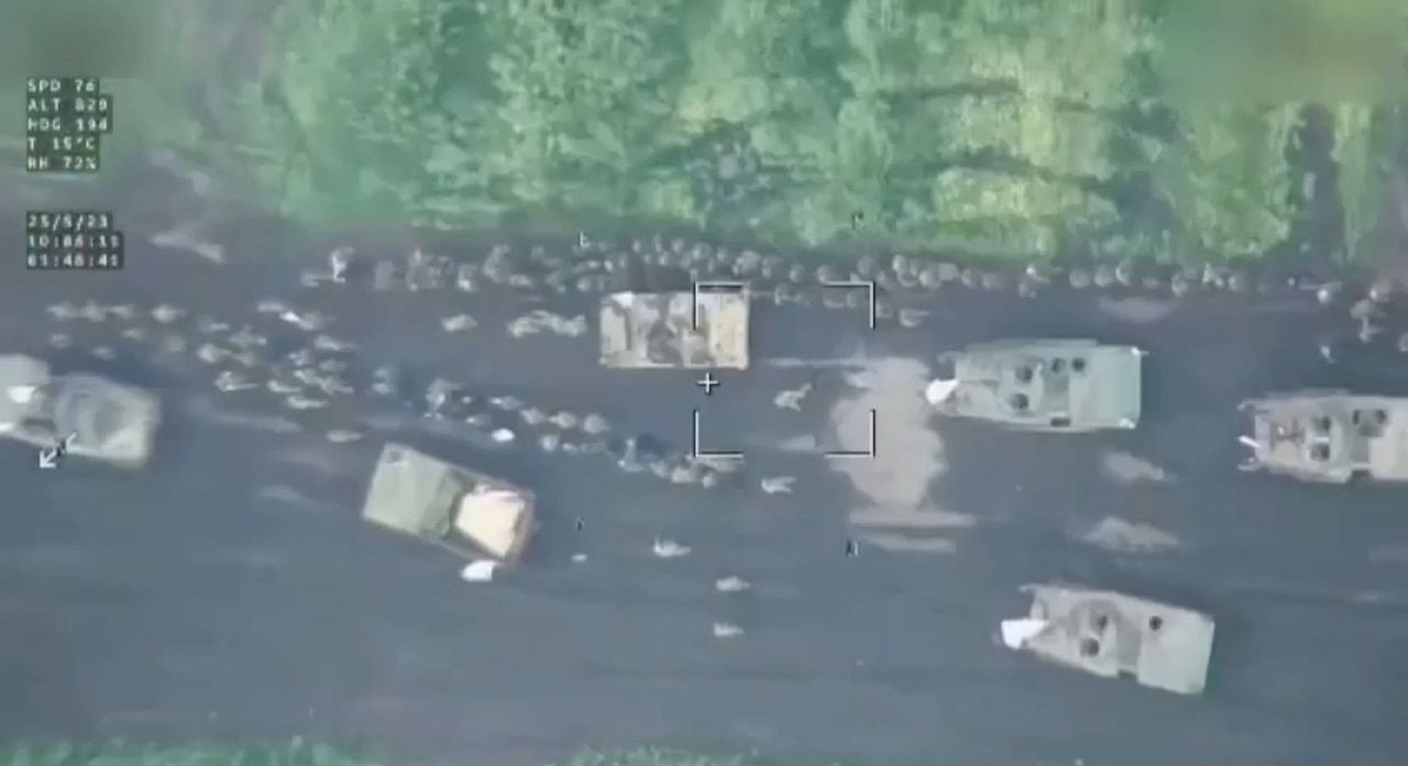 Una imagen fija de un video, publicada por el servicio de prensa de Yevgeny Prigozhin, fundador del grupo de mercenarios privados Wagner, muestra lo que se afirma que es un intercambio de prisioneros en el transcurso del conflicto entre Rusia y Ucrania