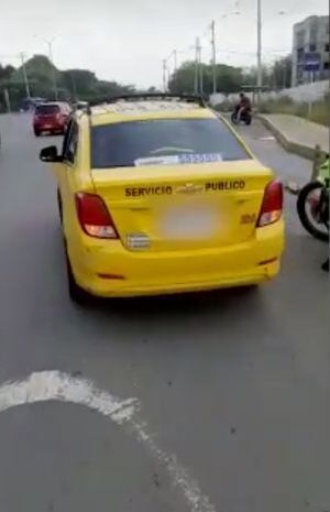 El taxi quedó a disposición de las autoridades.