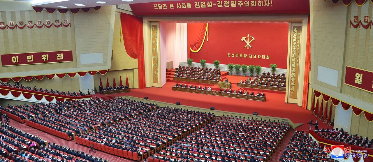 El líder norcoreano abrió el congreso del partido en el poder y admitió "errores".