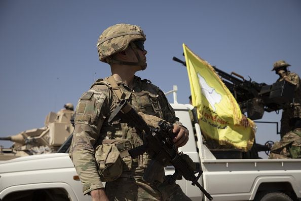 Estados Unidos dijo que estaba comprometido con la campaña para derrotar a ISIS y que sus operaciones “junto a las fuerzas asociadas en Iraq y Siria continúan”. (Photo by Hedil Amir/Anadolu Agency via Getty Images)