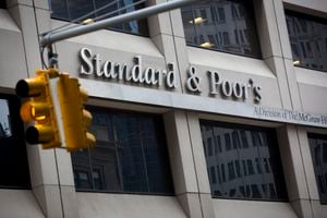 S&P Global Ratings rebajó la calificación de Colombia y le quitó el grado de inversión