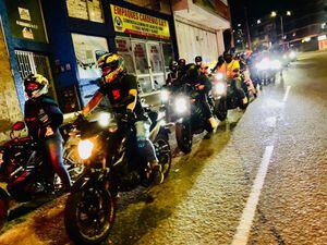 Caravanas nocturnas de motocicletas en Bucaramanga.