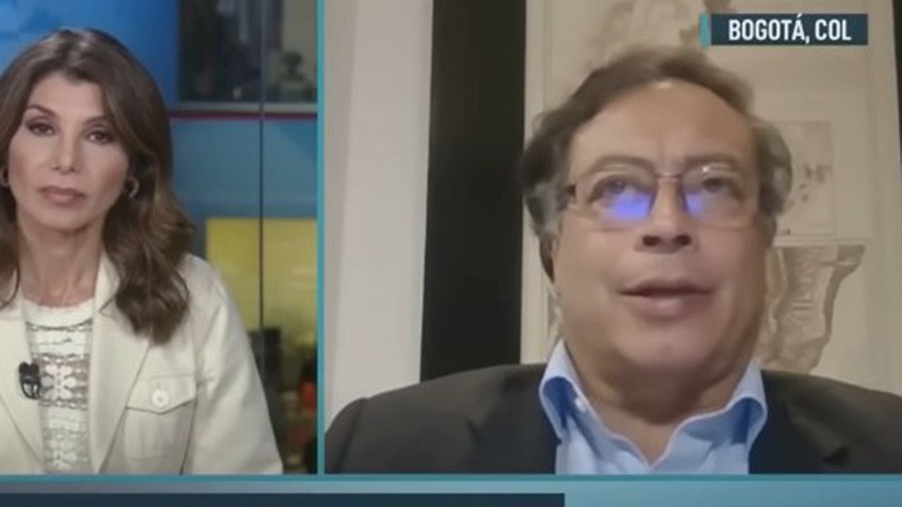 El candidato Gustavo Petro respondió la entrevista desde su casa. Foto: Reproducción de YouTube - Programa Janiot PM