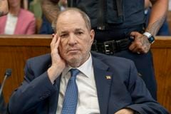 El exproductor de cine Harvey Weinstein llega al Tribunal Penal de Manhattan en Nueva York el 1 de mayo de 2024 para una audiencia preliminar después de que se anulara su condena por violación.