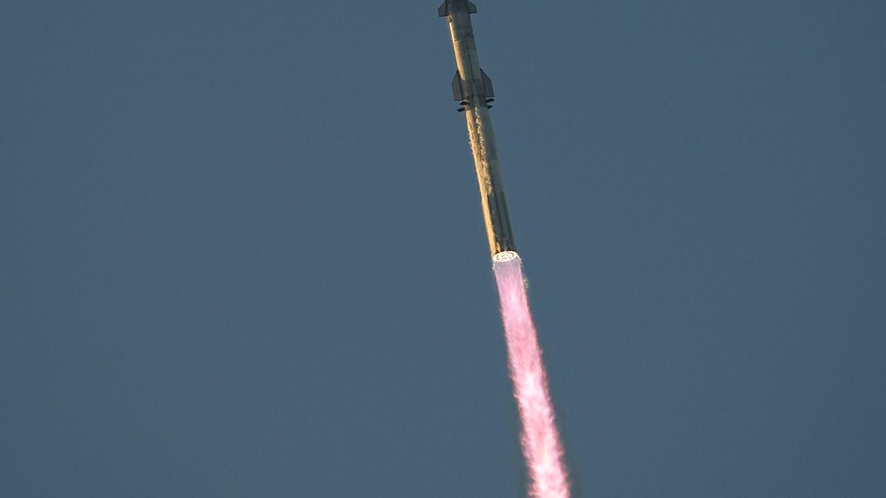 El mega cohete Starship de SpaceX se lanzó para un vuelo de prueba desde Starbase en Boca Chica, Texas