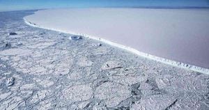 El iceberg A68 equivale a cuatro veces el tamaño de Londres. El bloque tiene 160 km de longitud y un grosor de 200 metros. Foto: Mario Tama/Getty Images