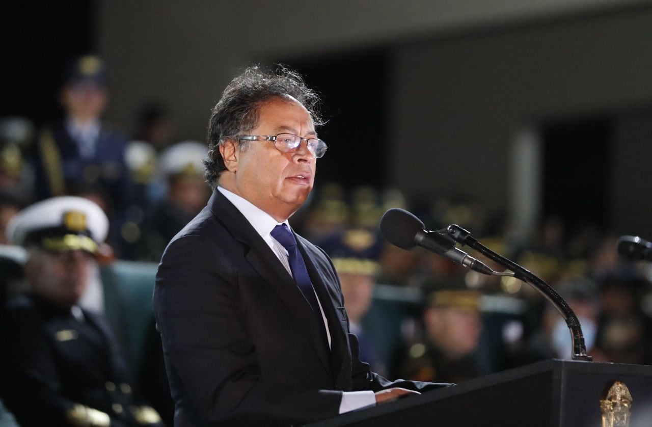 Mayor General Hélder Fernan Giraldo Bonilla, comandante de Las Fuerzas Públicas
Ceremonia de transmisión de mando ejercito
Gustavo Petro
agosto 20 2022