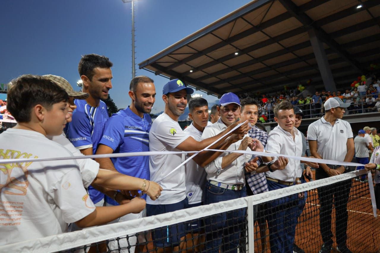Los tenistas Juan Sebastián Cabal y Robert Farah en la inauguración del Complejo de Raquetas del Parque Deportivo en Ibagué.