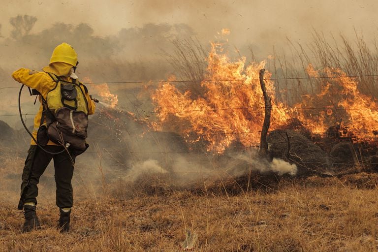 Incendio en Argentina subraya impacto de sequía.