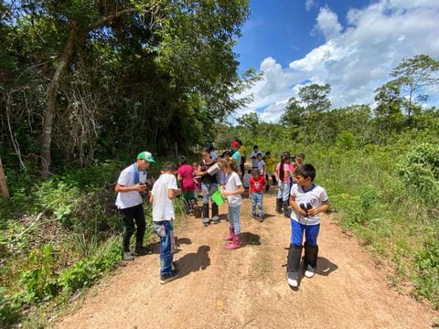 Los niños de la zona de La Macarena están siendo sensibilizados sobre la importancia de conservar este paraíso natural.