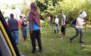 Más de 100 personas se metieron a la fuerza al predio donde funciona una fundación animal, en Dagua, Valle del Cauca.