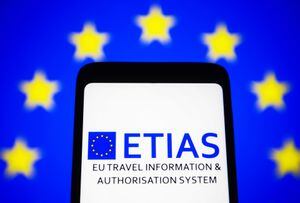 El ETIAS deberá ser diligenciado por los ciudadanos que quieran viajar por turismo o negocios durante un periodo no mayor a 90 días. (Photo Illustration by Pavlo Gonchar/SOPA Images/LightRocket via Getty Images)