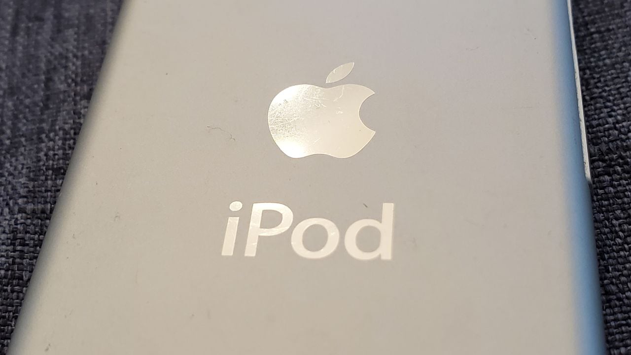 La música en ‘streaming’ de Apple Music y dispositivos como iPhone o Apple Watch han terminado por relegar al iPod a un segundo plano. (Photo by Gado/Getty Images)