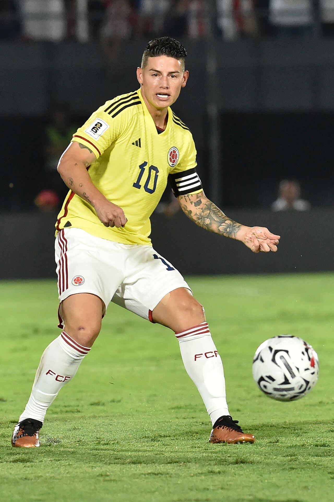 Colombia's midfielder James Rodriguez passes the ball during the 2026 FIFA World Cup South American qualification football match between Paraguay and Colombia at the Defensores del Chaco stadium in Asuncion on November 21, 2023. (Photo by NORBERTO DUARTE / AFP)