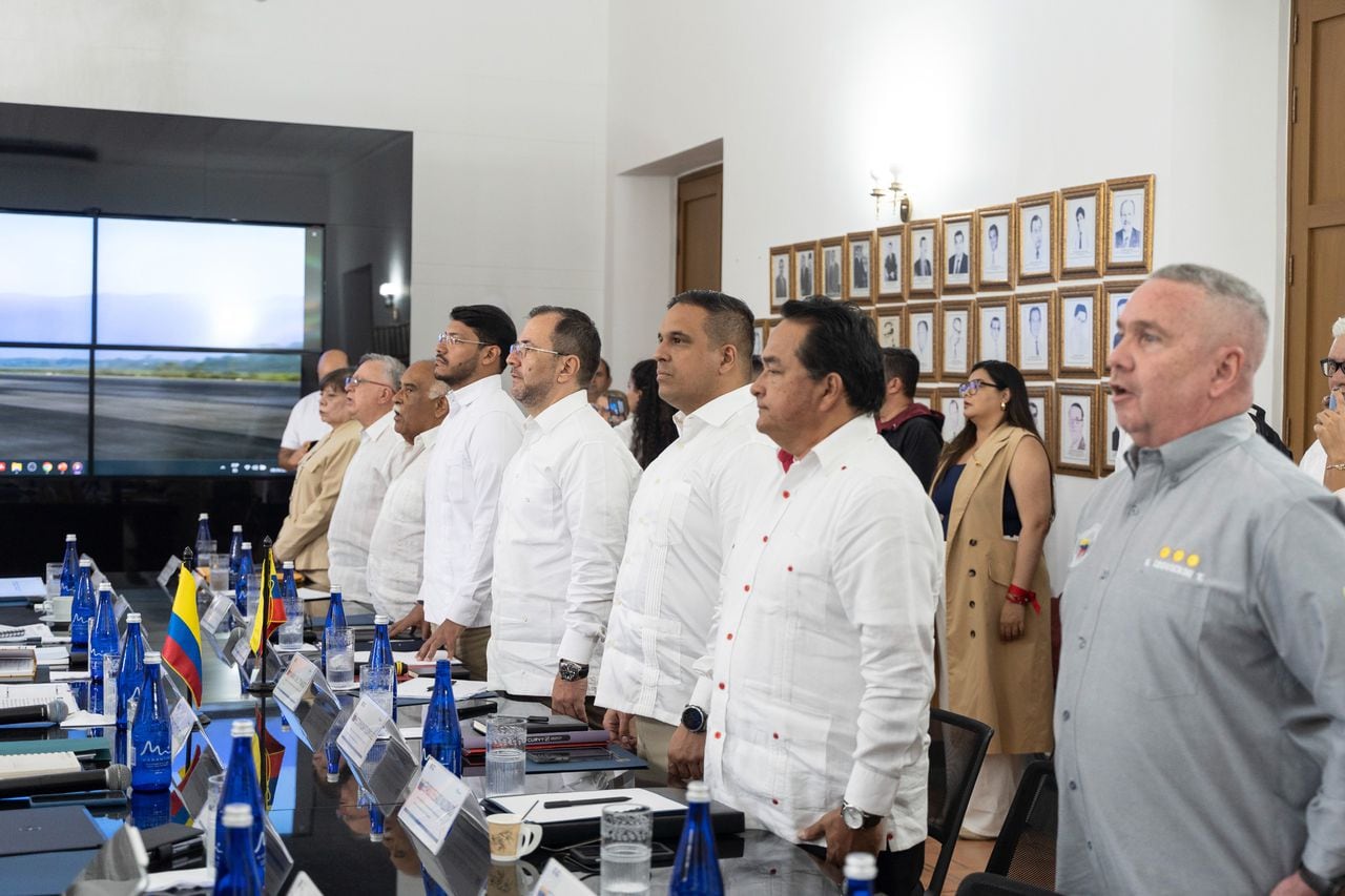 La delegación de Venezuela se reunió con la de Colombia.