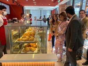 La vicepresidenta Marta Lucía Ramírez, acompañó la inauguración de la primera tienda de Juan Valdez en Estambul.