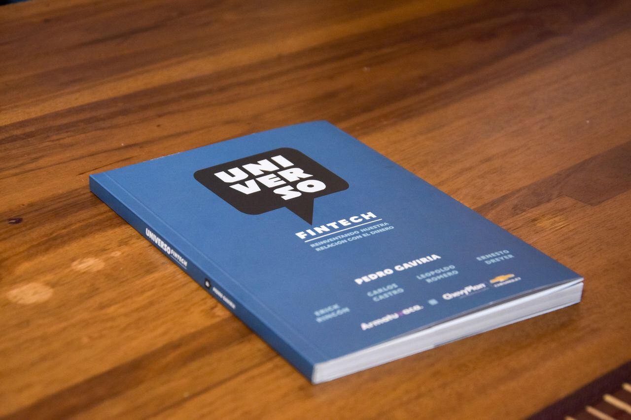 Universo Fintech, el libro base para las finanzas en línea