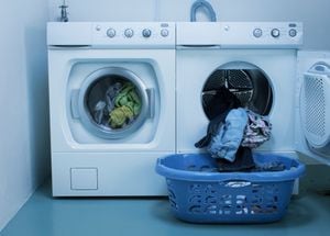 Lavar frecuentemente la ropa reduce el riesgo de infecciones.