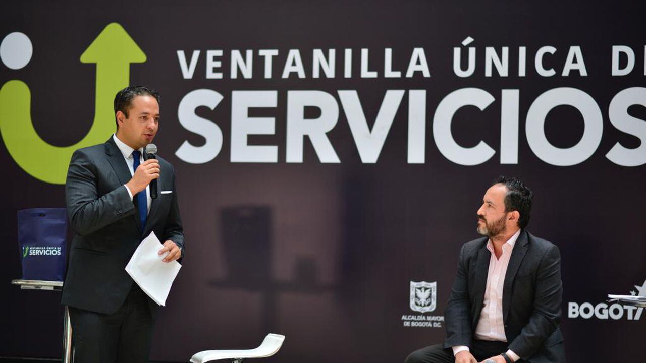 Daniel Medina, representante legal del Consorcio Circulemos Digital y el secretario de Movilidad, Felipe Ramírez, en el lanzamiento de la ventanilla única.