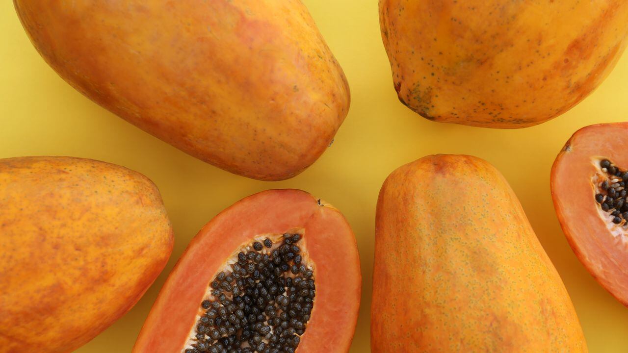 Los beneficios de comer papaya en las mañanas.