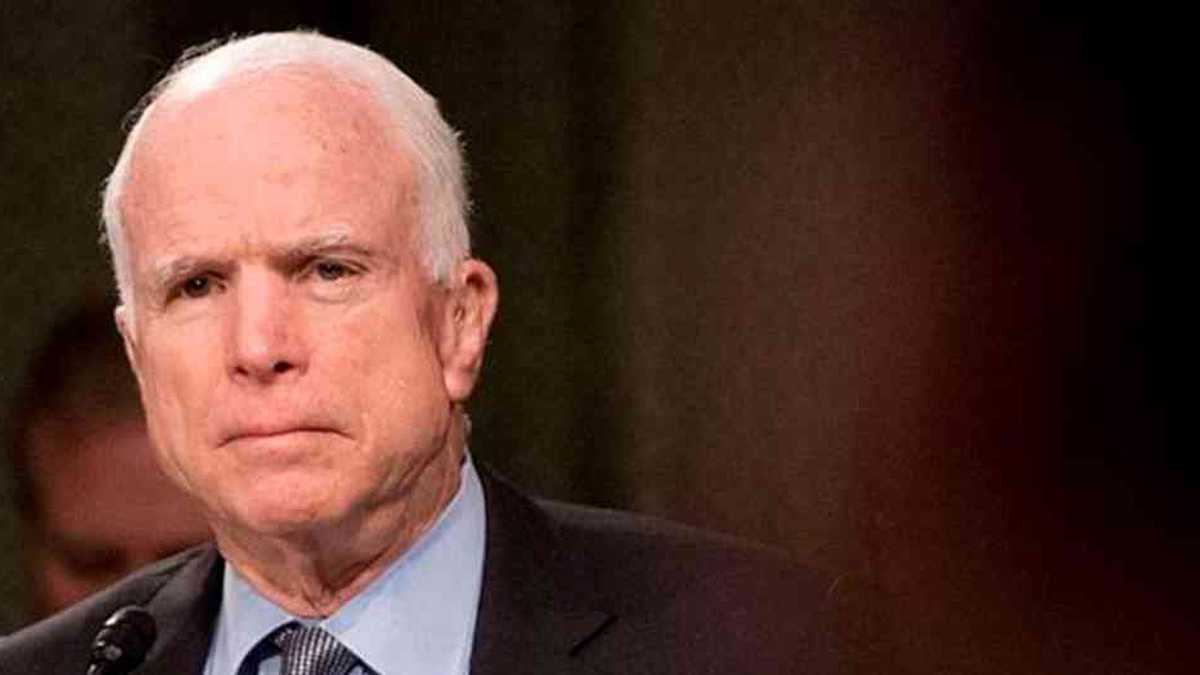 John McCain escribió una carta al pueblo estadounidense antes de morir en la que también aparecen veladas críticas al presidente Trump.