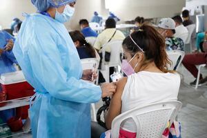 vacunacion mayores de 35 años
Punto de vacunacion en centros comerciales  vacuna contra covid 19 
Bogota julio 22 del  2021
 Foto Guillermo Torres Reina / Semana