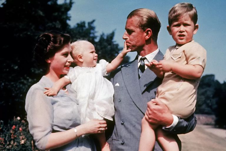 La reina, la princesa Anne, el duque de Edimburgo, y el príncipe Carlos, 1951